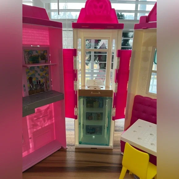 Barbie Cook ‘n Grill Restaurant Playset with Barbie Doll, 36 Pieces - Picture 10 of 12